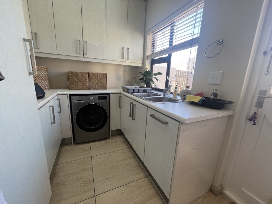 To Let 3 Bedroom Property for Rent in Big Bay Western Cape